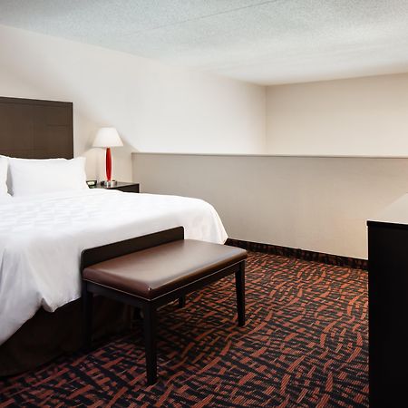 Holiday Inn Wichita East I-35 By Ihg מראה חיצוני תמונה