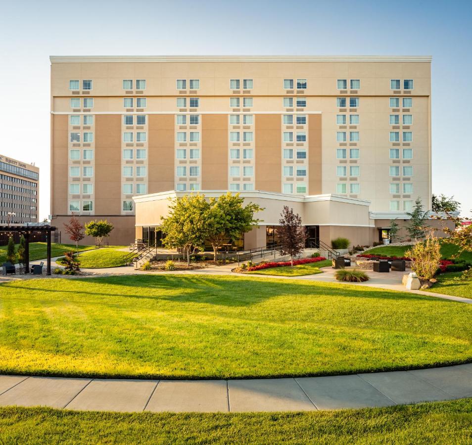 Holiday Inn Wichita East I-35 By Ihg מראה חיצוני תמונה