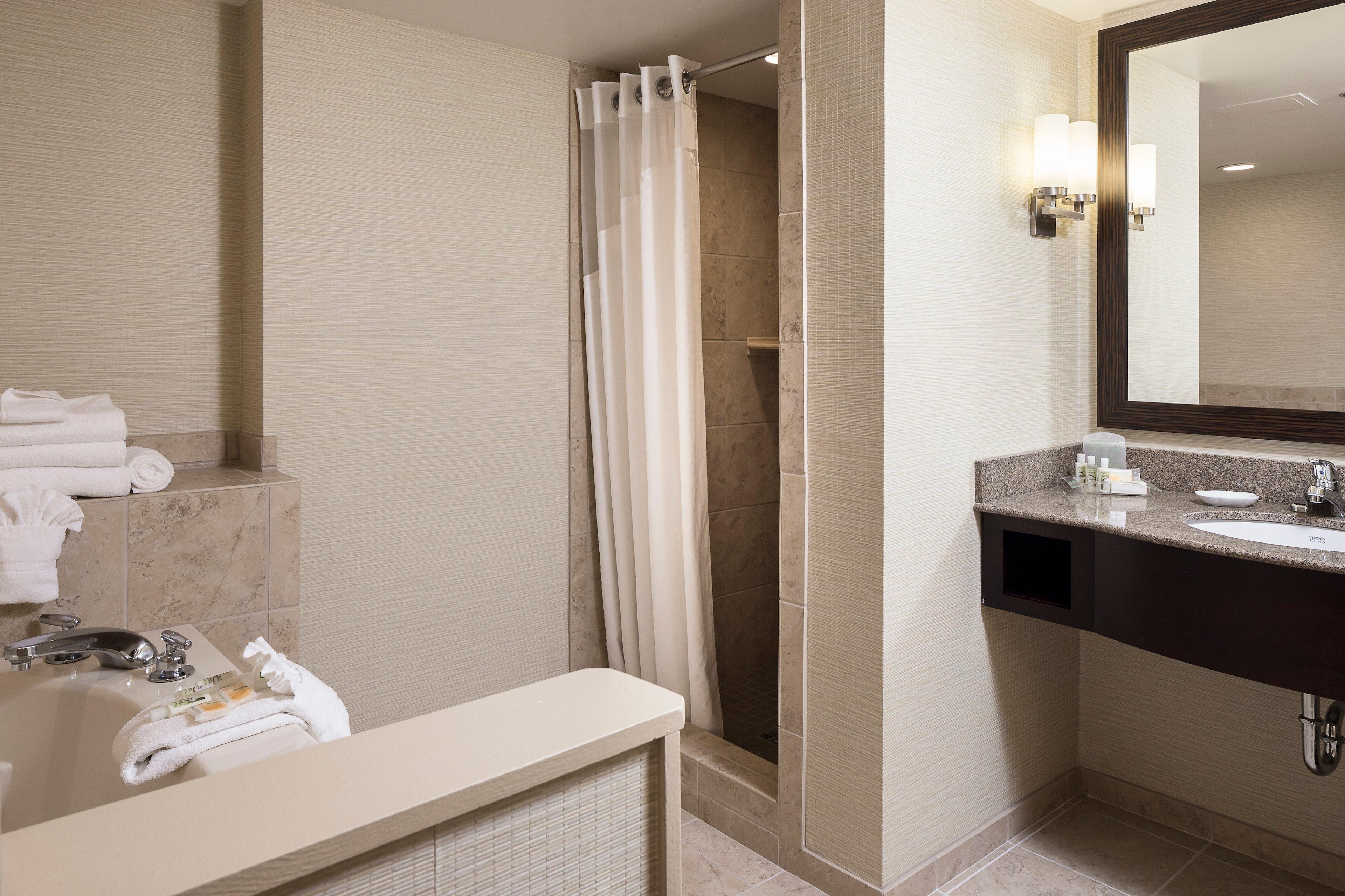 Holiday Inn Wichita East I-35 By Ihg מראה חיצוני תמונה