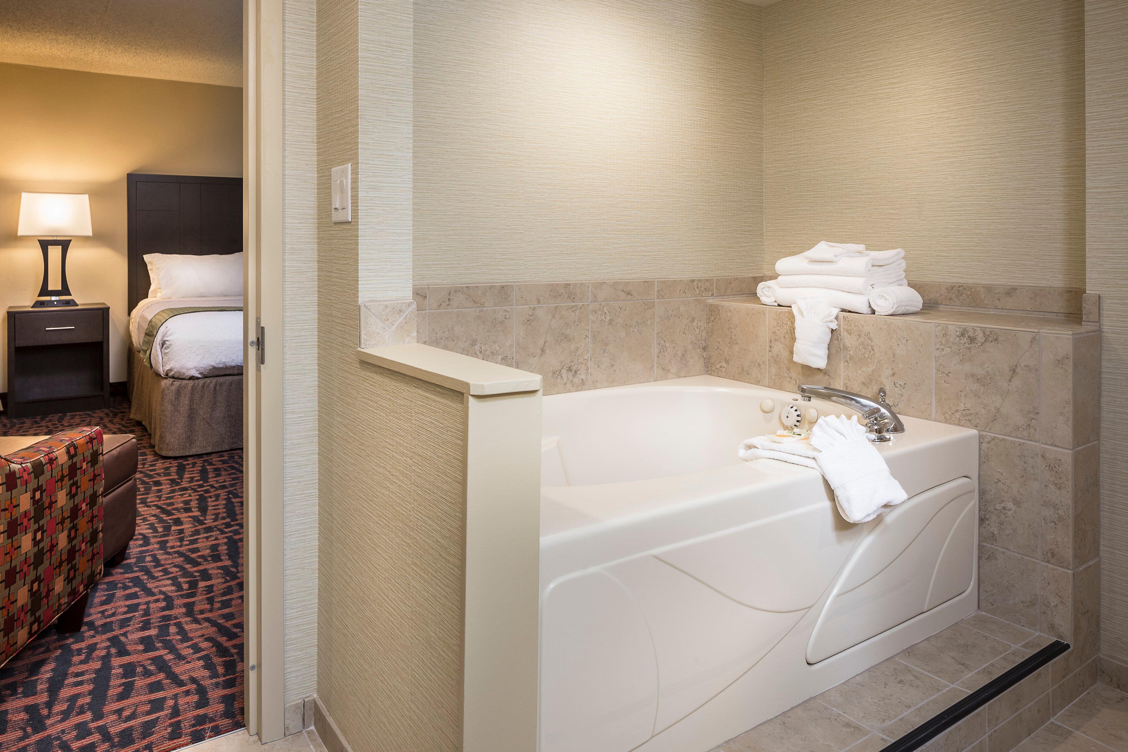 Holiday Inn Wichita East I-35 By Ihg מראה חיצוני תמונה