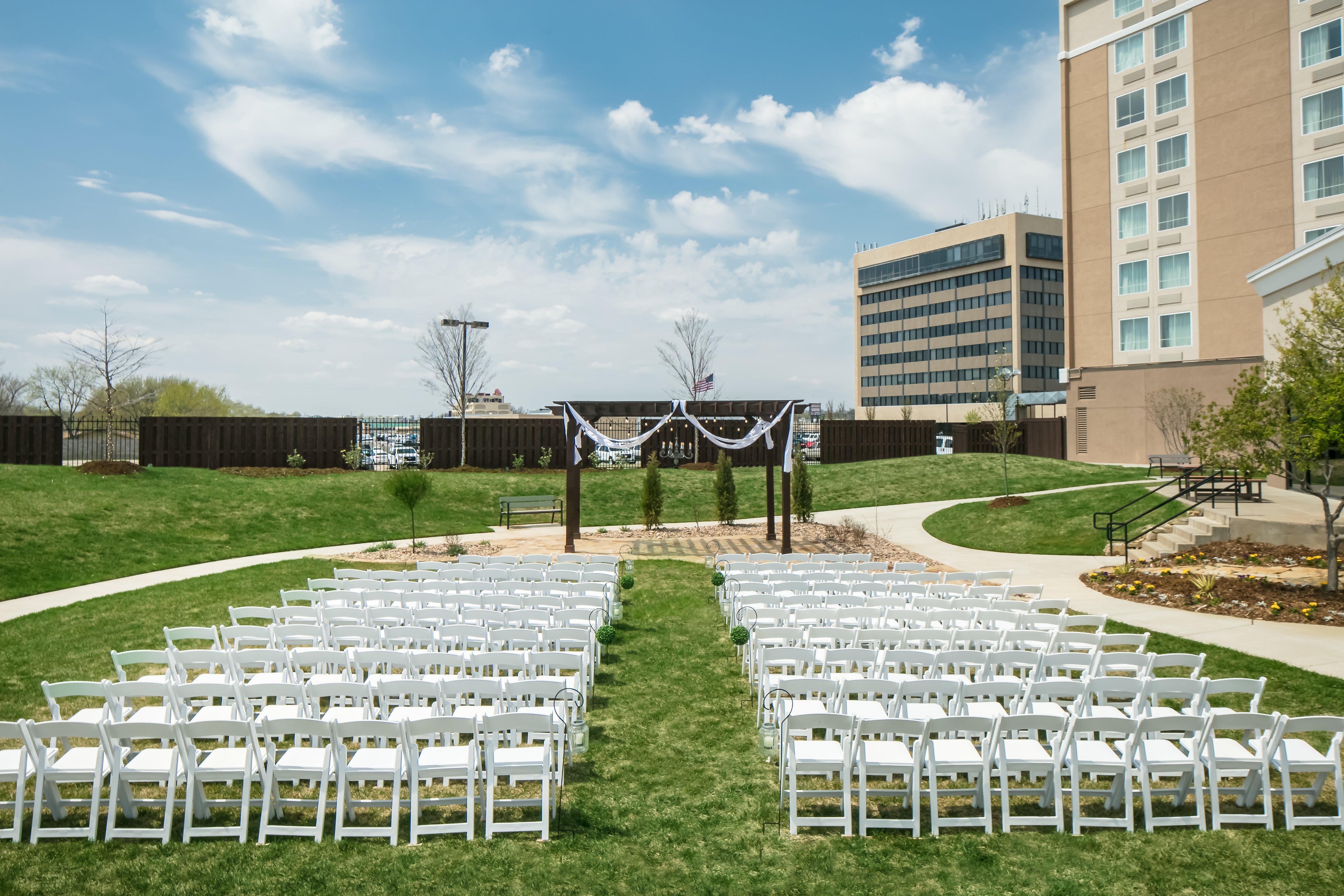 Holiday Inn Wichita East I-35 By Ihg מראה חיצוני תמונה