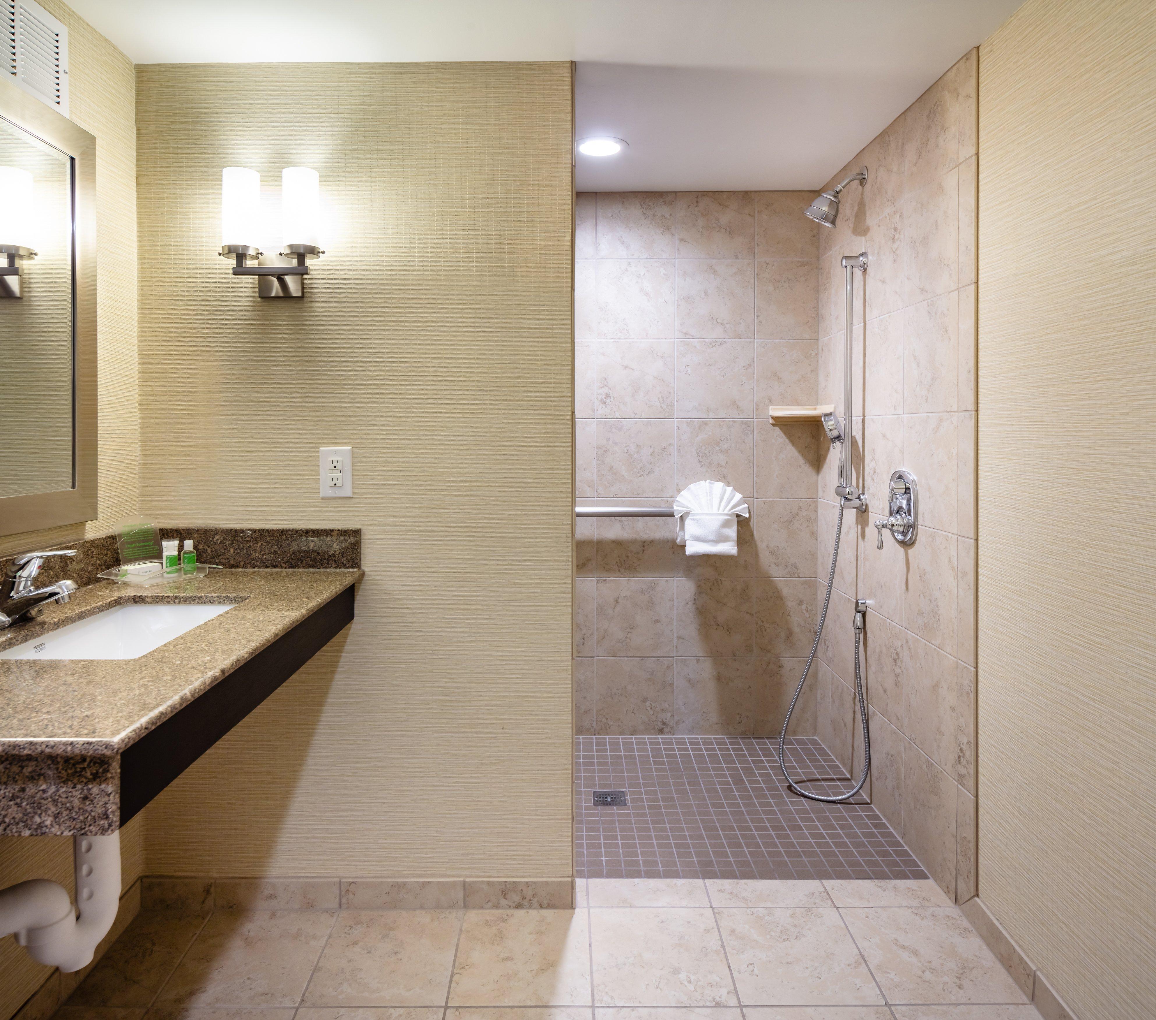 Holiday Inn Wichita East I-35 By Ihg מראה חיצוני תמונה