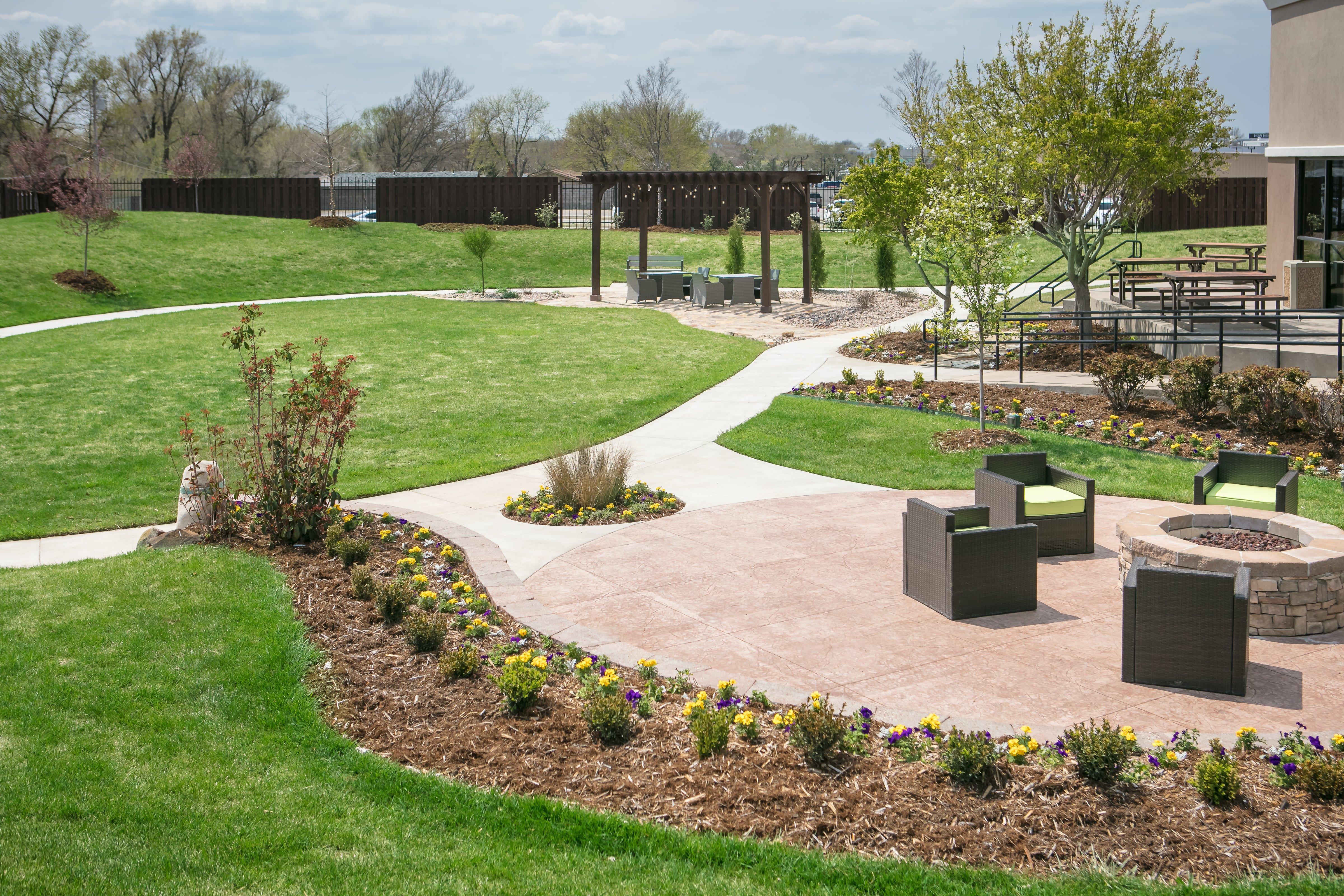 Holiday Inn Wichita East I-35 By Ihg מראה חיצוני תמונה