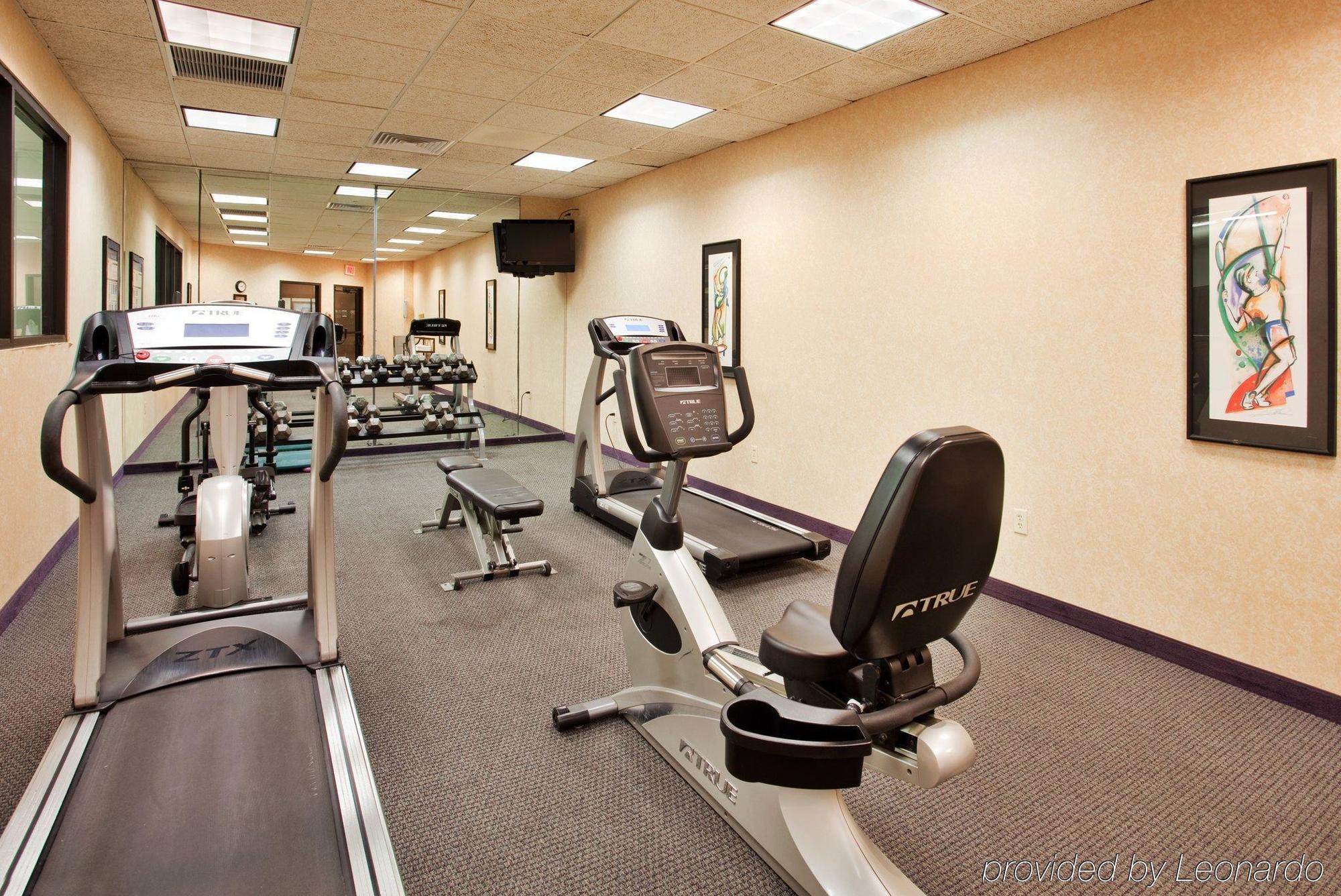 Holiday Inn Wichita East I-35 By Ihg מראה חיצוני תמונה
