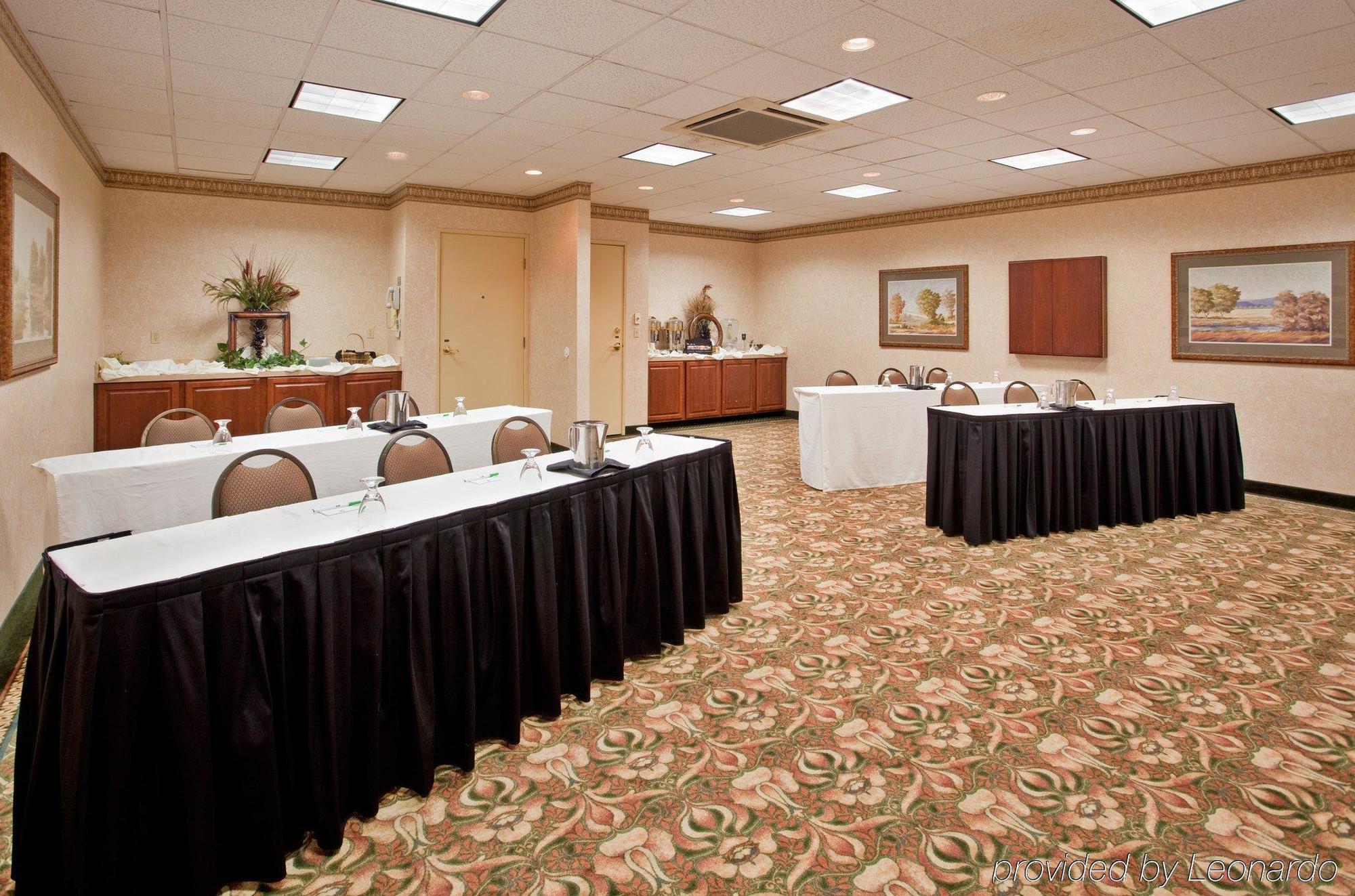 Holiday Inn Wichita East I-35 By Ihg מתקנים תמונה