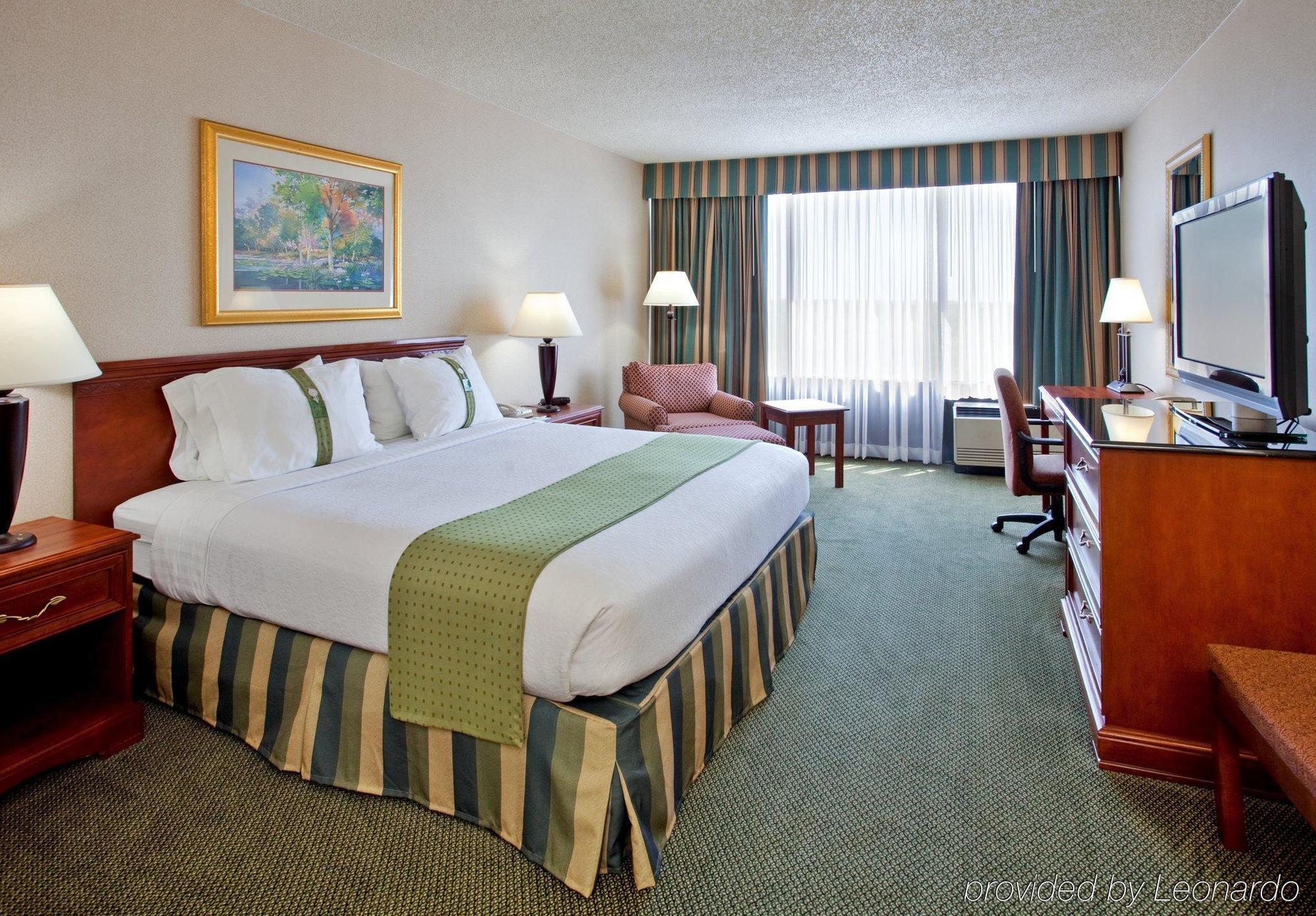 Holiday Inn Wichita East I-35 By Ihg מראה חיצוני תמונה