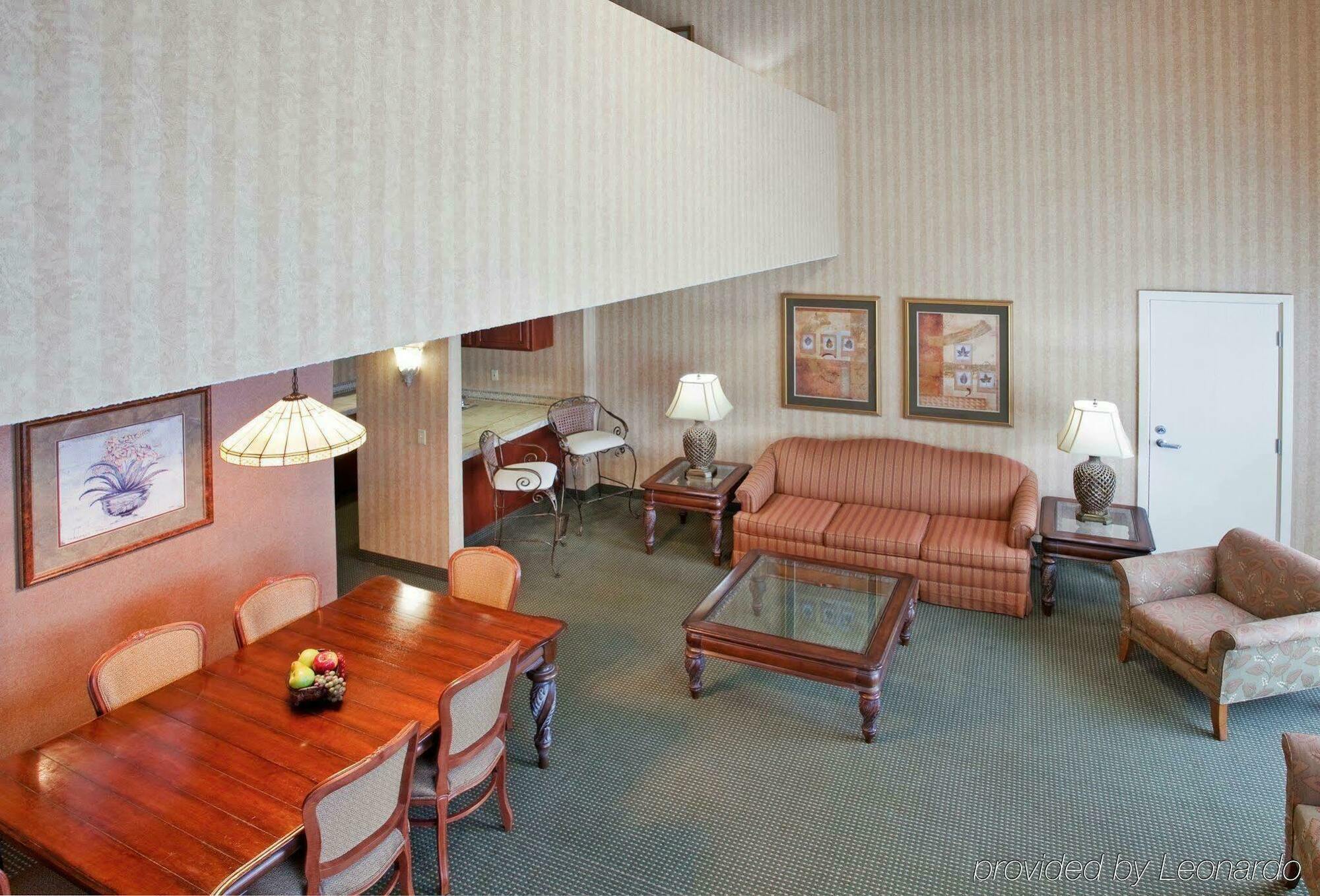 Holiday Inn Wichita East I-35 By Ihg מראה פנימי תמונה