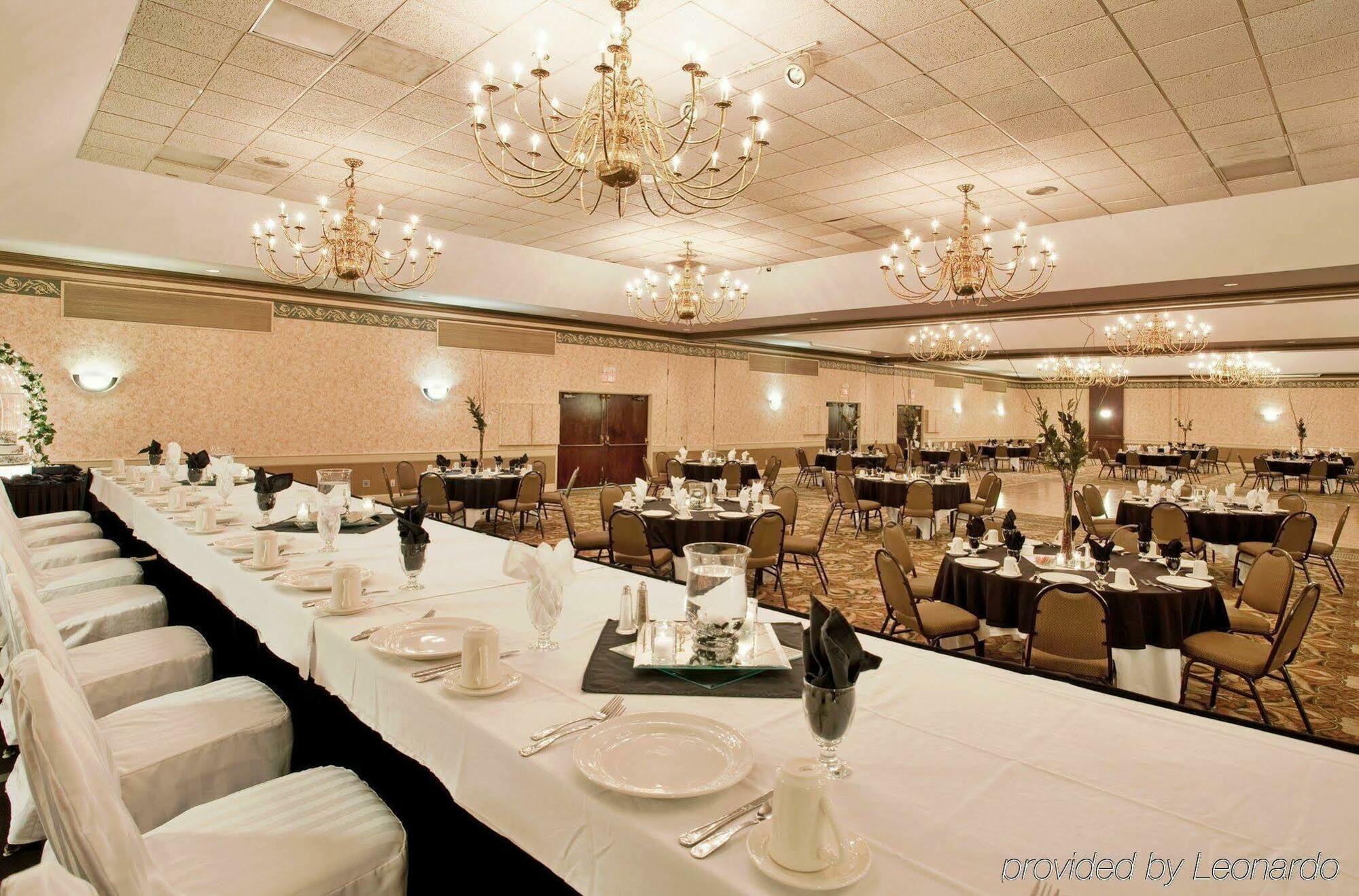 Holiday Inn Wichita East I-35 By Ihg מראה חיצוני תמונה