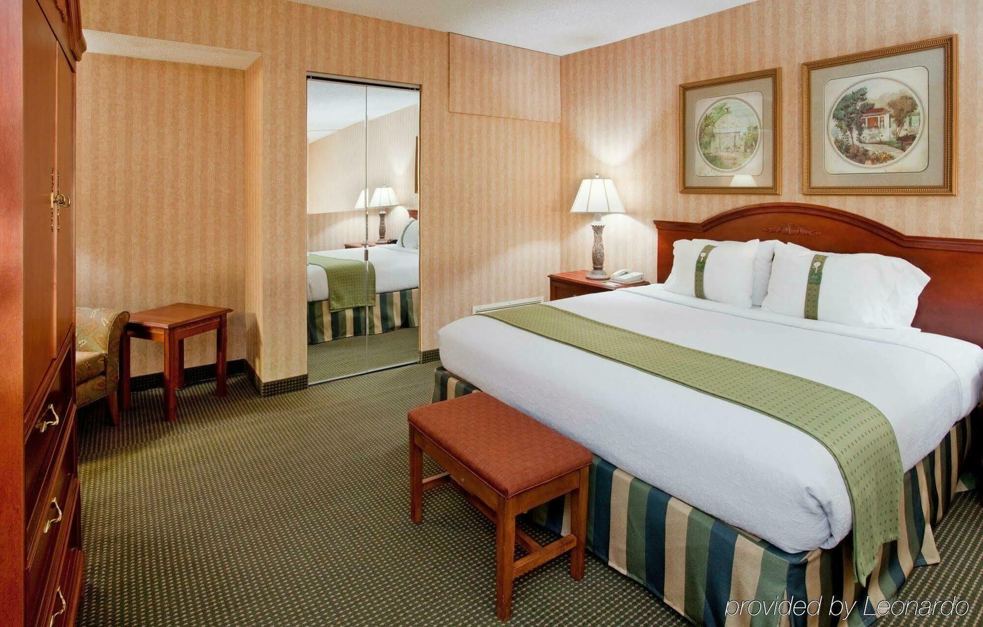 Holiday Inn Wichita East I-35 By Ihg מראה חיצוני תמונה